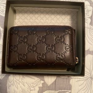 Gucci embossed card wallet